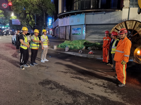 南昌市政建設(shè)集團(tuán)污水全收集項目部進(jìn)行清淤及機(jī)器人管道檢測6002.jpg