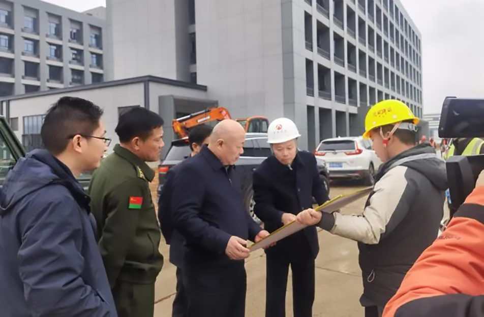 新建區(qū)人大常委會黨組書記、主任錢和平來到市政綠色建材科技產(chǎn)業(yè)園項目調(diào)研